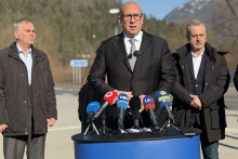 Minister dopravy Jozef R&aacute;ž informoval vo febru&aacute;ri tohto roka o &uacute;seku D1 Turany - Hubov&aacute;. FOTO: HN/&Aacute;kos Cs&eacute;plő