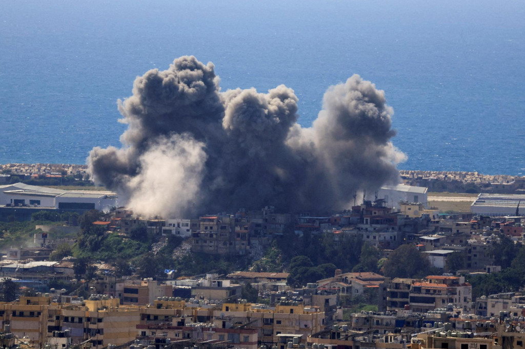 Izraelsk&eacute; &uacute;toky na Libanon. FOTO: Reuters