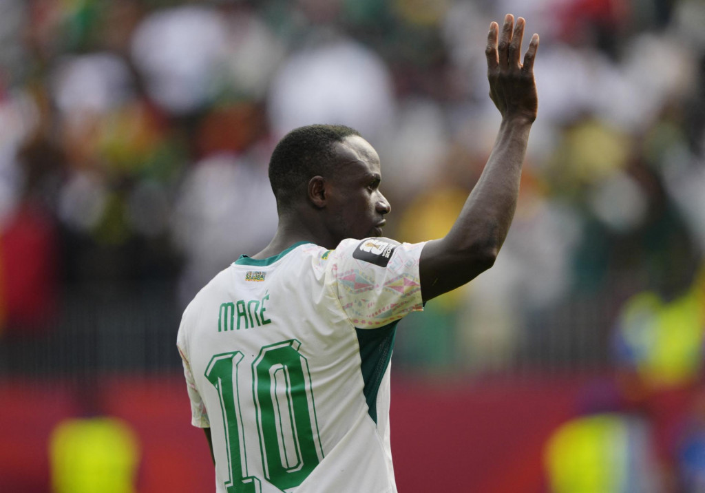 Senegalsk&yacute; hr&aacute;č Sadio Man&eacute; oslavuje po z&aacute;pase. FOTO: Reuters