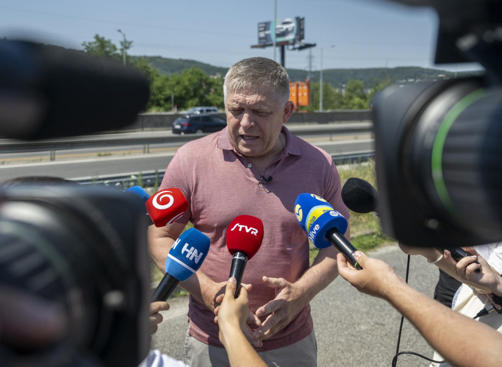 Vzťah premi&eacute;ra Roberta Fica s m&eacute;diami je nap&auml;t&yacute;. FOTO: TASR/Martin Baumann