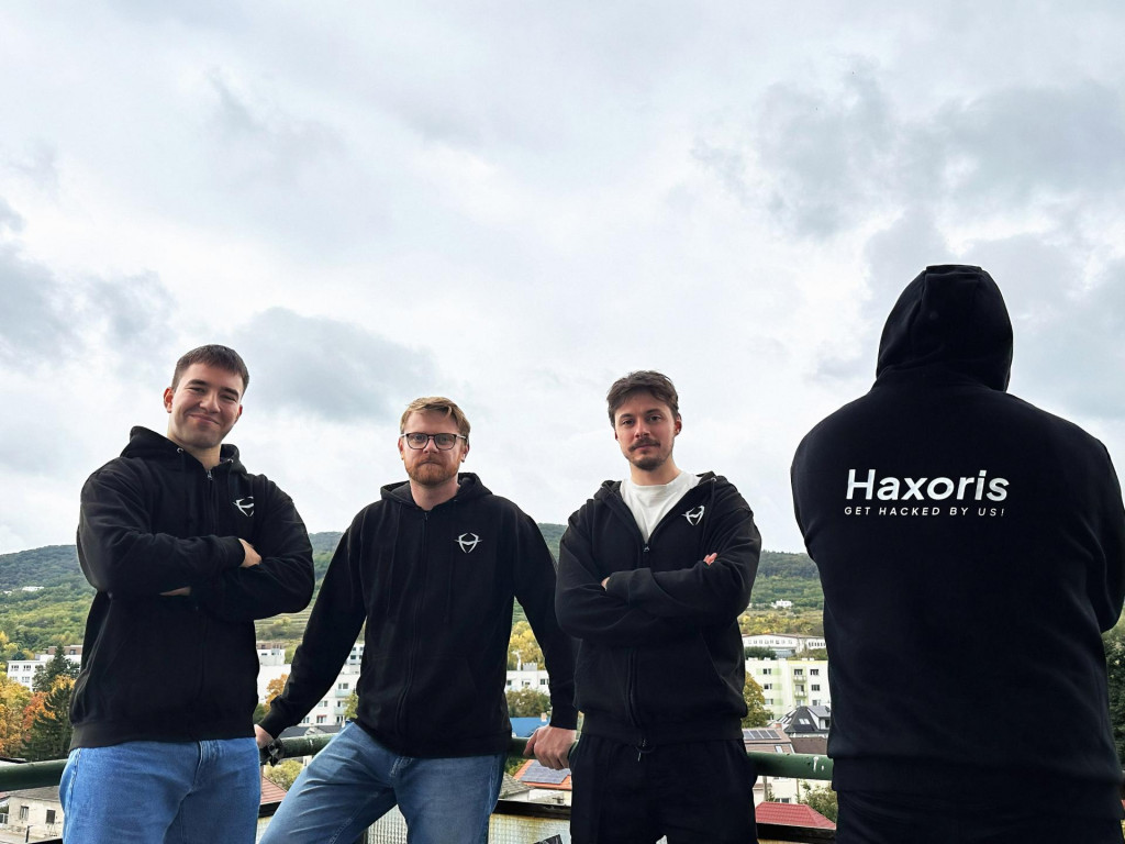 T&iacute;m etick&yacute;ch hackerov spoločnosti Haxoris pom&aacute;ha firm&aacute;m odhaľovať slabiny v kyberbezpečnosti sk&ocirc;r, než ich zneužij&uacute; skutočn&iacute; &uacute;točn&iacute;ci.


