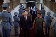 Česk&yacute; prezident Petr Pavel a ukrajinsk&yacute; prezident Volodomyr Zelenskyj. FOTO: Reuters