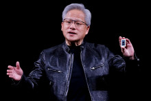 &Scaron;&eacute;f najv&auml;č&scaron;ej firmy sveta menom Nvidia Jensen Huang predn&aacute;&scaron;a na technologickej konferencii v Taipei na Tajvane. FOTO: REUTERS