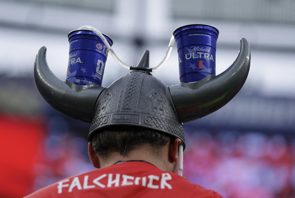 Občerstvenie je s&uacute;časťou aj futbalov&yacute;ch majstrovstiev. FOTO: Reuters