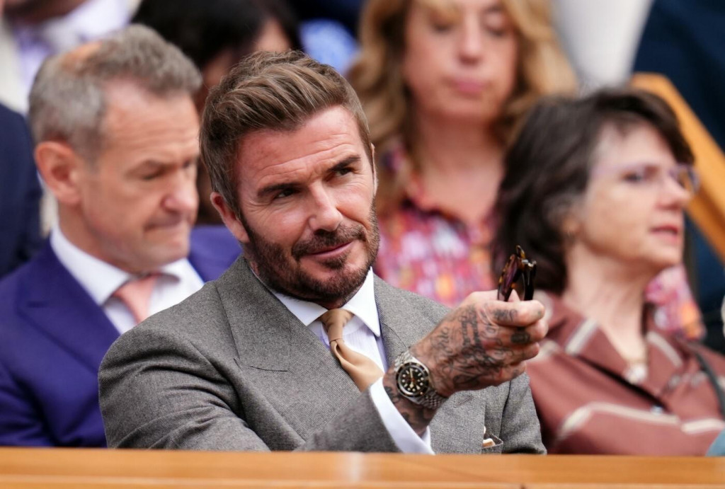 David Beckham sledoval Wimbledon z kr&aacute;ĺovskej l&oacute;že.