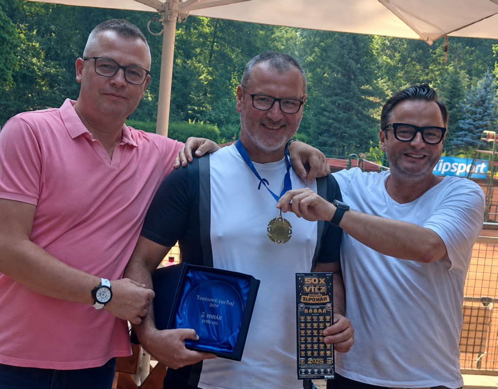 Na sn&iacute;mke zľava riaditeľ pre vonkaj&scaron;ie vzťahy skupiny Tipsport na Slovensku Boris Chmel, z&aacute;stupca &scaron;&eacute;fredaktorky Hospod&aacute;rskych nov&iacute;n Martin Kov&aacute;čik a &scaron;&eacute;f komunik&aacute;cie Tipsportu v Česku V&aacute;clav Sochor.

FOTO: HN