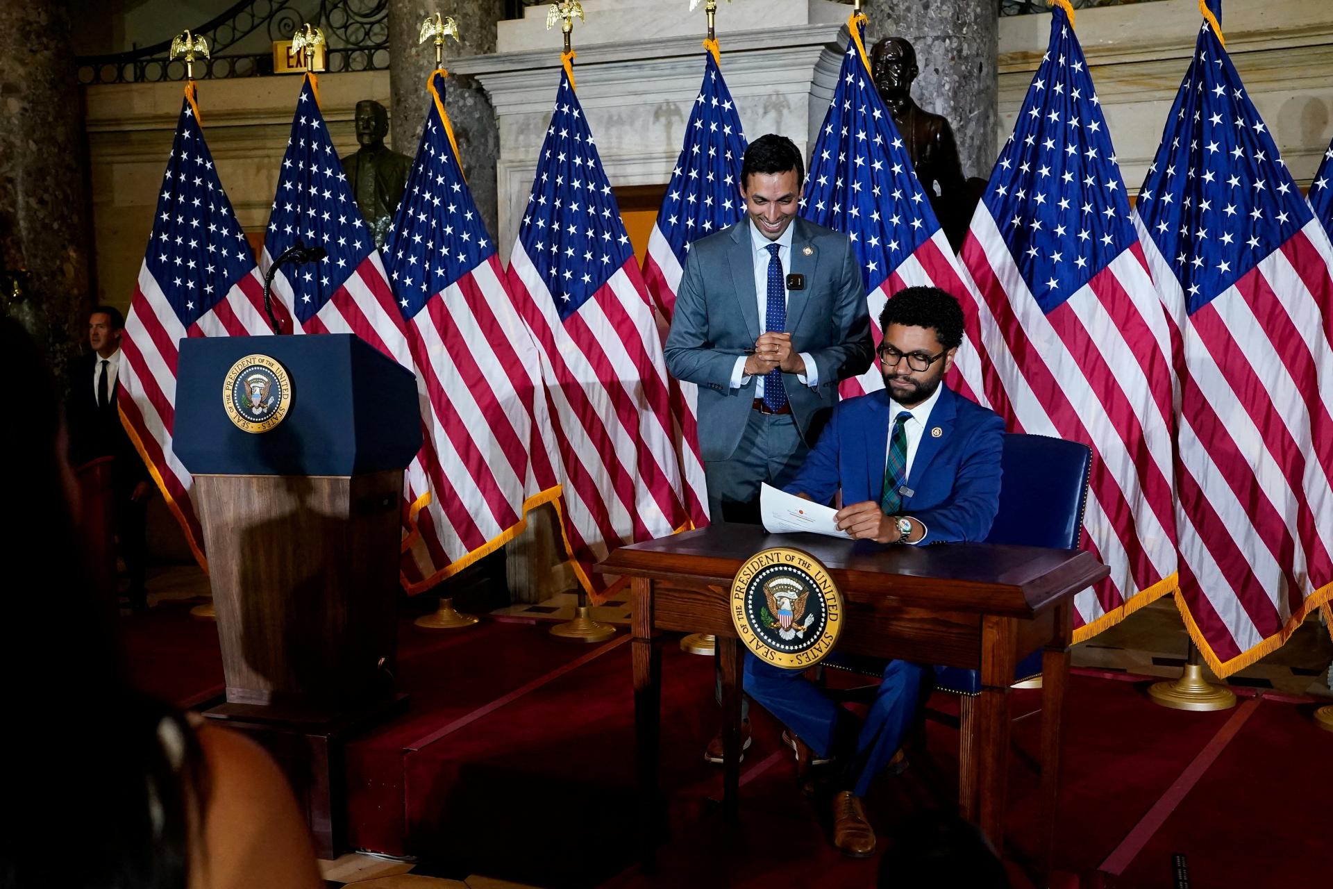 Komentáre hn americký sen sa sťahuje späť do detskej izby. Prečo dnes žije 25 miliónov mladých američanov u rodičov 2026 7142409 komentáre hn iustitia. Bg iustitia. Bg keď sa v roku 2019 obzrieme za americkou ekonomikou, vidíme takmer idylický obraz. Nezamestnanosť sa pohybovala na úrovni 3,5 percenta, teda na najnižších hodnotách za polstoročie. Priemerná 30-ročná... Americký sen sa sťahuje späť do detskej izby. Prečo dnes žije 25 miliónov mladých američanov u rodičov 2026 2026-07-04 06:06:00 iustitia. Bg spravodlivosť - iustitia. Bg komentáre hn