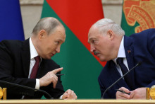 Bielorusk&yacute; prezident Alexandr Luka&scaron;enko a rusk&yacute; prezident Vladimir Putin. FOTO: REUTERS