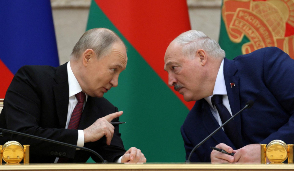 Bielorusk&yacute; prezident Alexandr Luka&scaron;enko a rusk&yacute; prezident Vladimir Putin. FOTO: REUTERS