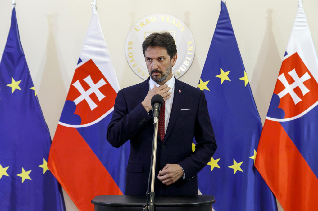 Podpredseda vl&aacute;dy a minister obrany Robert Kaliň&aacute;k (Smer-SD). FOTO TASR