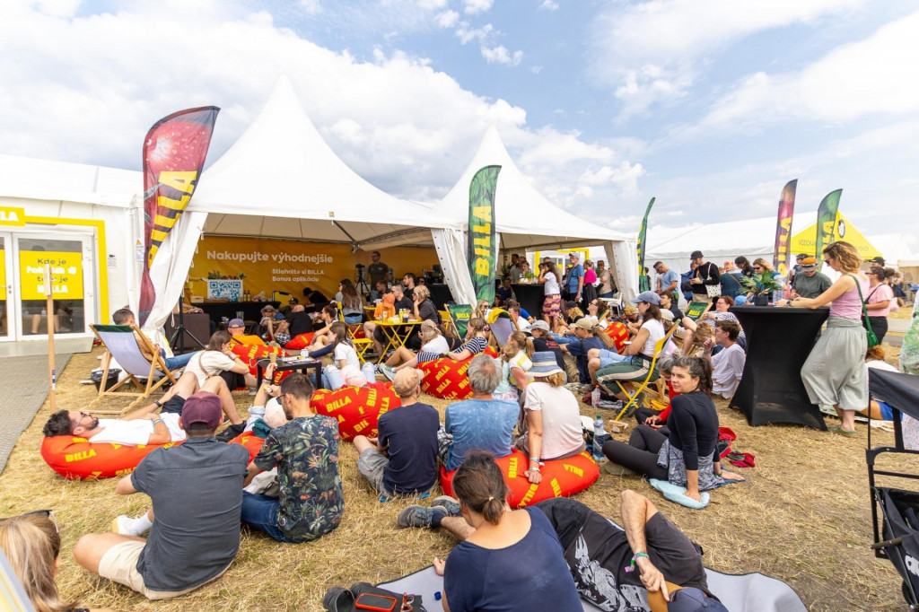 BILLA sa vracia na Pohodu. Festivalov&aacute; predajňa prinesie r&yacute;chlej&scaron;&iacute; n&aacute;kup aj v&auml;č&scaron;&iacute; chill.