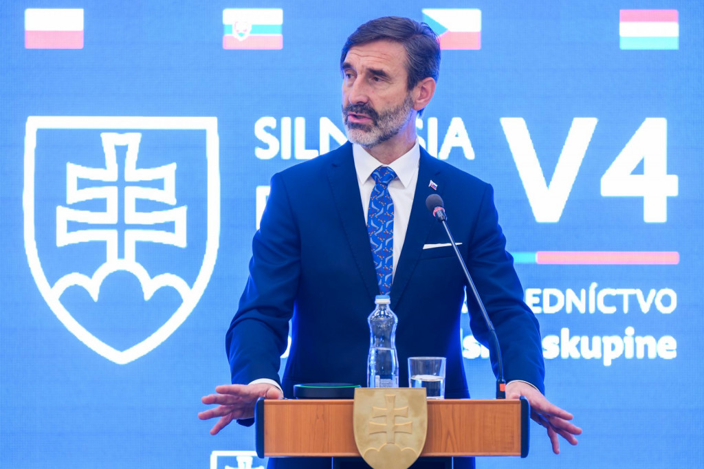 Na sn&iacute;mke minister zahraničn&yacute;ch vec&iacute; a eur&oacute;pskych z&aacute;ležitost&iacute; Juraj Blan&aacute;r (Smer-SD). FOTO: TASR/Jaroslav Nov&aacute;k