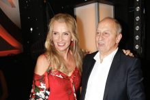 J&aacute;n Kraus a Ivana Ch&yacute;lkov&aacute; si už&iacute;vaj&uacute; oddych na chalupe.