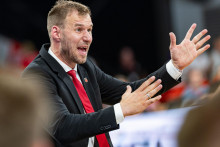 Tr&eacute;ner Anton Gavel si so svoj&iacute;m t&iacute;mom zahr&aacute; najprest&iacute;žnej&scaron;iu eur&oacute;psku basketbalov&uacute; s&uacute;ťaž. FOTO: dpa