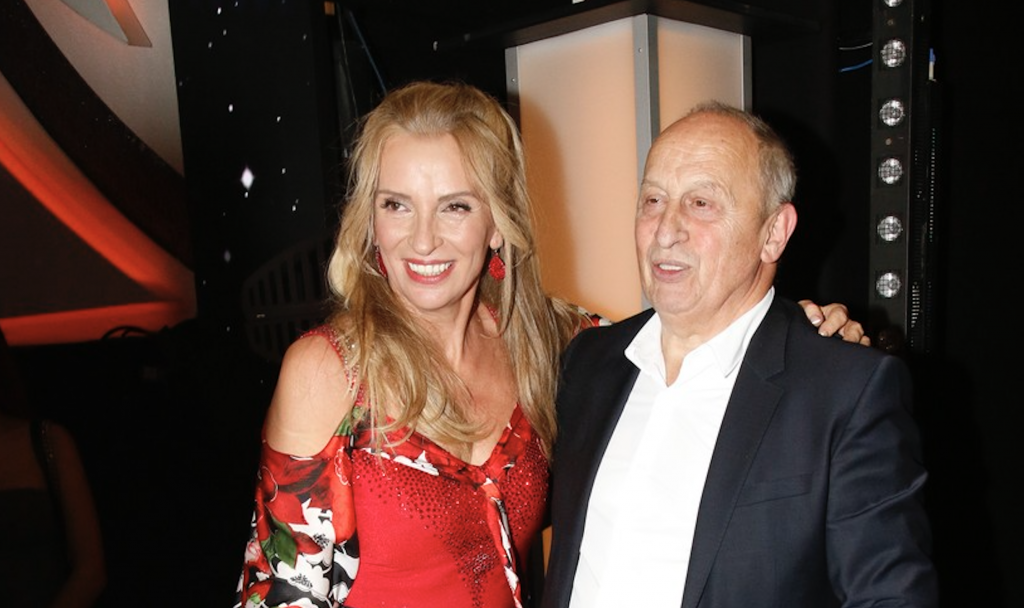 J&aacute;n Kraus a Ivana Ch&yacute;lkov&aacute; si už&iacute;vaj&uacute; oddych na chalupe.