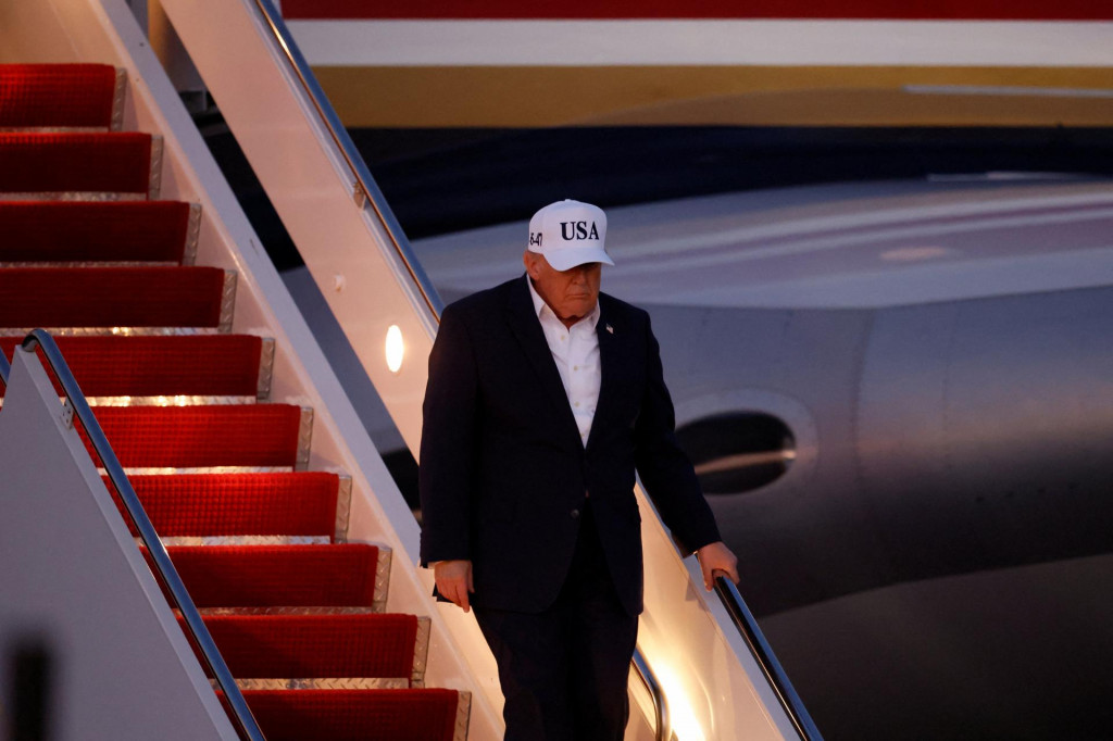 Prv&yacute; let prezidentsk&eacute;ho &scaron;peci&aacute;lu sa uskutočnil len deň po tom, čo Trump čelil ďal&scaron;ej kritike po zverejnen&iacute; majetkov&yacute;ch priznan&iacute;. FOTO: REUTERS