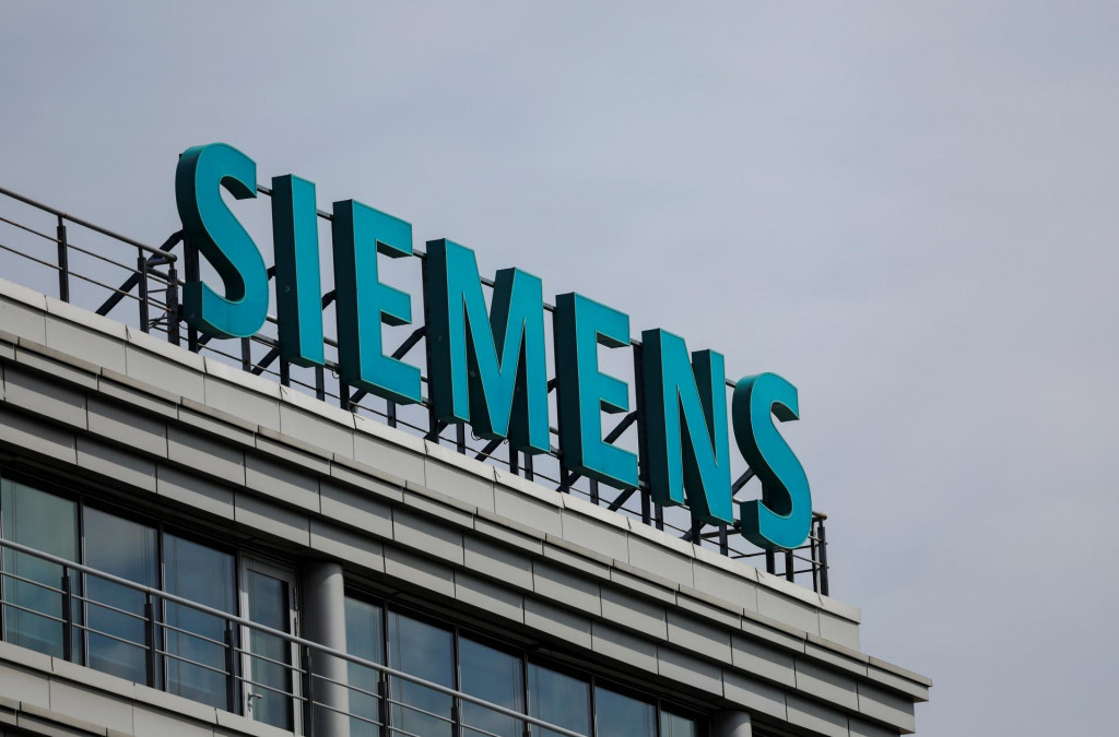 Po uzavret&iacute; &uacute;čtovn&eacute;ho roka Siemens vyk&aacute;zal siln&yacute; začiatok fi&scaron;k&aacute;lneho roka 2026. FOTO: REUTERS