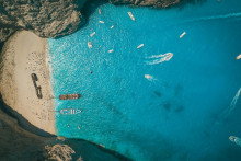 Pl&aacute;ž Navagio, zn&aacute;ma aj ako Pa&scaron;er&aacute;cka z&aacute;toka, patr&iacute; medzi najv&auml;č&scaron;ie turistick&eacute; magnety Gr&eacute;cka. FOTO: Unsplash