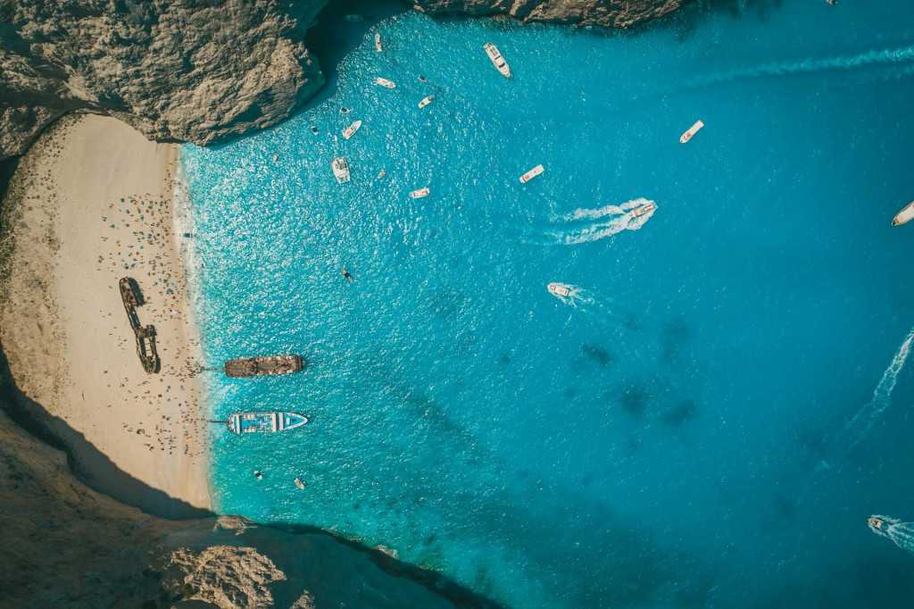 Pl&aacute;ž Navagio, zn&aacute;ma aj ako Pa&scaron;er&aacute;cka z&aacute;toka, patr&iacute; medzi najv&auml;č&scaron;ie turistick&eacute; magnety Gr&eacute;cka. FOTO: Unsplash