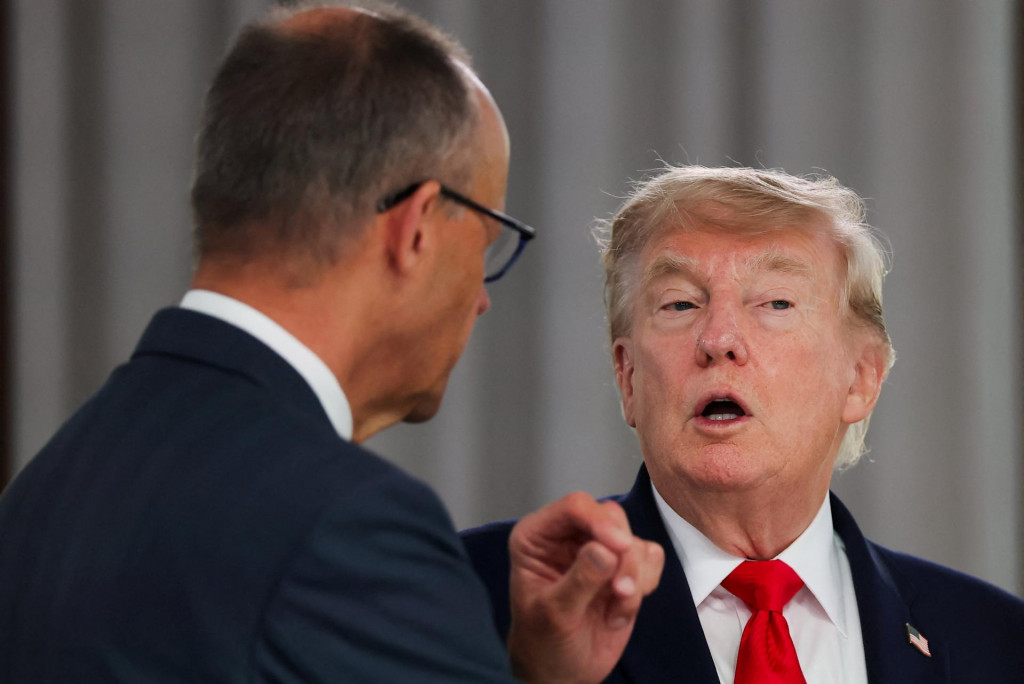 Americk&yacute; prezident Donald Trump sa stretol s nemeck&yacute;m kancel&aacute;rom Friedrichom Merzom. FOTO: Reuters