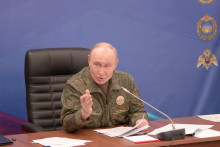 Russian President Vladimir Putin visits a command post of Russia&lsquo;s joint force grouping, in the course of the Russia-Ukraine conflict, at an unidentified location, in this still image taken from a video released July 3, 2026. Kremlin.ru/Handout via REUTERS ATTENTION EDITORS - THIS IMAGE WAS PROVIDED BY A THIRD PARTY. MANDATORY CREDIT FOTO: Kremlin.ru