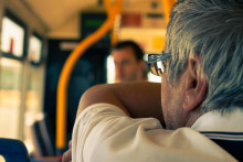 V mest&aacute;ch platia pre seniorov odli&scaron;n&eacute; pravidl&aacute;.