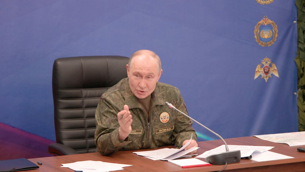 Russian President Vladimir Putin visits a command post of Russia&lsquo;s joint force grouping, in the course of the Russia-Ukraine conflict, at an unidentified location, in this still image taken from a video released July 3, 2026. Kremlin.ru/Handout via REUTERS ATTENTION EDITORS - THIS IMAGE WAS PROVIDED BY A THIRD PARTY. MANDATORY CREDIT FOTO: Kremlin.ru