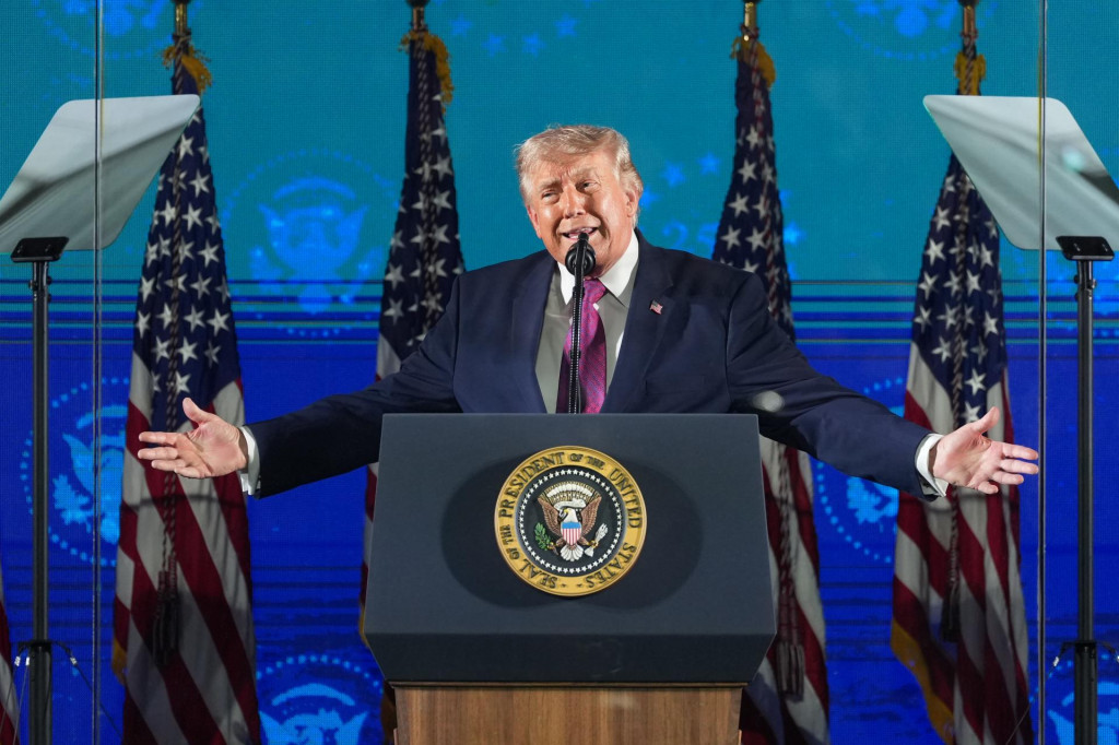 Donald Trump vystupuje s prejavom, ktor&yacute;m otvoril oslavy 250. v&yacute;ročia nez&aacute;vislosti USA pri Mount Rushmore v Južnej Dakote v piatok 3. j&uacute;la 2026. FOTO TASR/AP