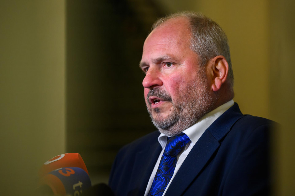 Na sn&iacute;mke &scaron;t&aacute;tny tajomn&iacute;k Ministerstva dopravy Igor Choma. FOTO: TASR/Jaroslav Nov&aacute;k
