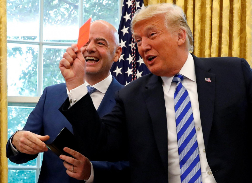 Americk&yacute; prezident Donald Trump a &scaron;&eacute;f FIFA Gianni Infantino. FOTO: REUTERS