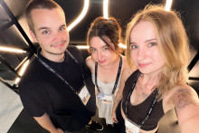 Monika Ryb&aacute;rov&aacute; a Janka Harakaľov&aacute; spolu s kolegom z MUW Martinom Hluch&yacute;m.
