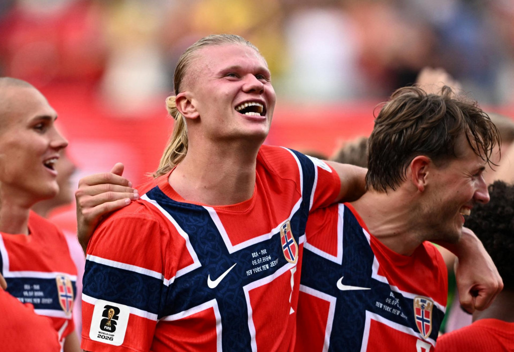 N&oacute;rsky hr&aacute;č Erling Haaland oslavuje po z&aacute;pase, v ktorom N&oacute;rsko post&uacute;pilo do &scaron;tvrťfin&aacute;le majstrovstiev sveta. FOTO: Reuters
