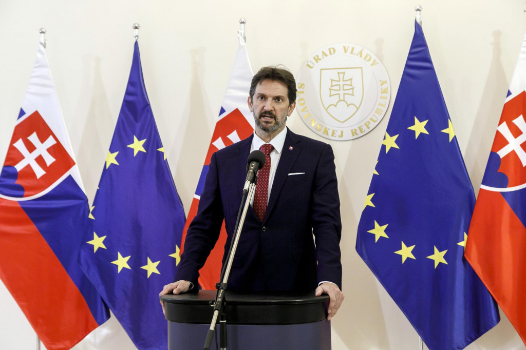 Na sn&iacute;mke podpredseda vl&aacute;dy a minister obrany Robert Kaliň&aacute;k (Smer-SD). FOTO: TASR/Dano Veselsk&yacute;