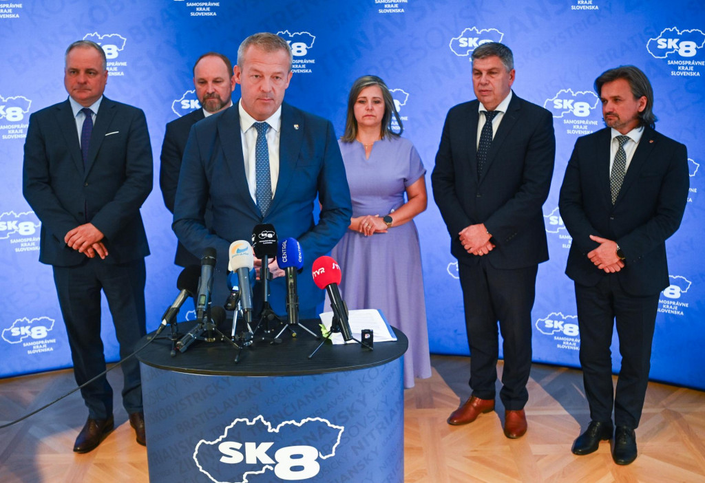 Predsedovia samospr&aacute;vnych krajov Slovenska. FOTO: TASR/Martin Medňansk&yacute;