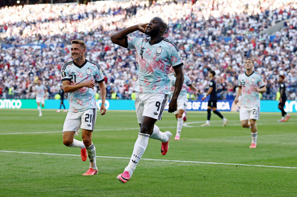 Belgičan Romelu Lukaku oslavuje strelenie g&oacute;lu. FOTO: Reuters