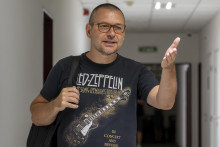 Peter T&oacute;th prich&aacute;dza na pojedn&aacute;vanie. FOTO: TASR/Martin Baumann