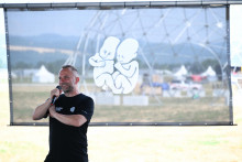 Na sn&iacute;mke riaditeľ festivalu Pohoda Michal Ka&scaron;č&aacute;k počas pr&iacute;prav na 30. ročn&iacute;k festivalu Pohoda v Trenč&iacute;ne. FOTO: TASR/Martin Medňansk&yacute;