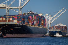 DIW uviedol, že toto opatrenie by po&scaron;kodilo predov&scaron;etk&yacute;m samotn&eacute; USA a odhaduje, že dovoz do USA by klesol o 0,2 percenta a americk&yacute; export by sa zn&iacute;žil o 0,3 percenta. FOTO: REUTERS