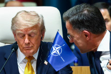 Americk&yacute; prezident Donald Trump a gener&aacute;lny tajomn&iacute;k NATO Mark Rutte. FOTO: REUTERS