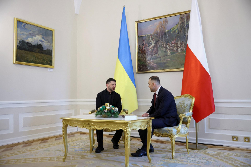 Ukrajinsk&yacute; prezident Volodymyr Zelenskij sa stretol s poľsk&yacute;m prezidentom Karolom Nawrockim. FOTO: Reuters