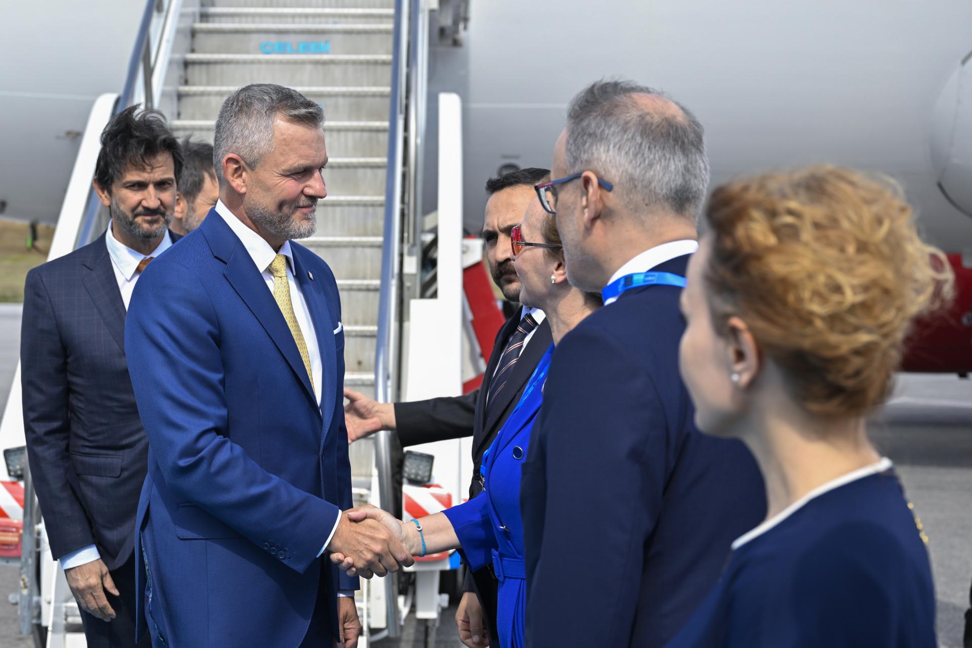 Lídri NATO dostali od Erdogana revolvery a ostrú muníciu. Pellegrini dar prihlási a plánuje ho aj vyskúšať