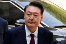 Na arch&iacute;vnej sn&iacute;mke b&yacute;val&yacute; juhok&oacute;rejsk&yacute; prezident Jun Sok-jol prich&aacute;dzaa na s&uacute;d v Soule. FOTO: TASR/AP