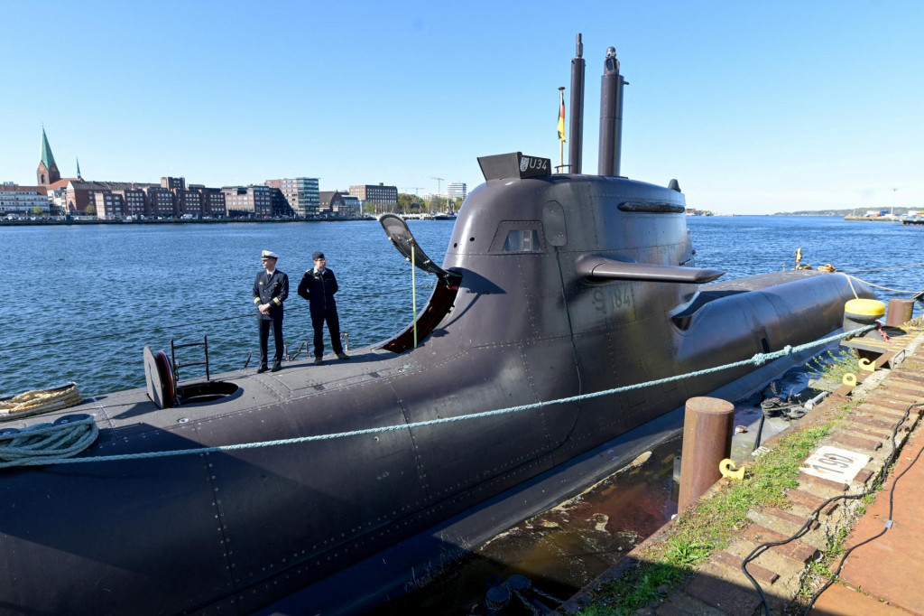 Ponorka typu 212A U-34 zakotven&aacute; v lodenici v&yacute;robcu vojnov&yacute;ch lod&iacute; TKMS v nemeckom Kieli. FOTO: Reuters