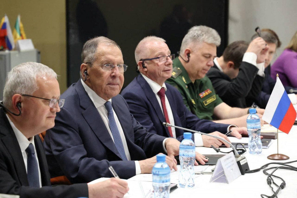 Rusk&yacute; minister zahraničn&yacute;ch vec&iacute; Sergej Lavrov sa v Niamey v Nigeri z&uacute;častnil stretnutia s ministrom zahraničn&yacute;ch vec&iacute; Burkiny Faso Karamokom Jeanom Marie Traor&eacute;m. FOTO: Reuters
