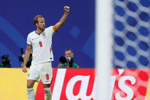 Anglick&yacute; &uacute;točn&iacute;k Harry Kane oslavuje g&oacute;l do siete DR Kongo. FOTO: TASR/AP