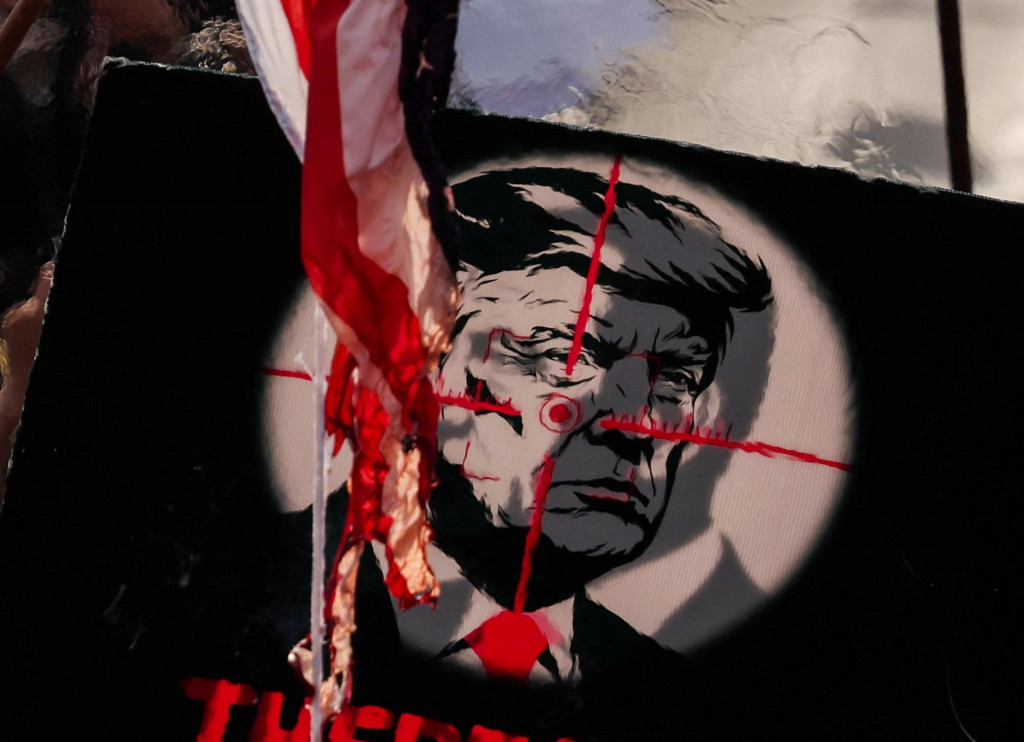 Washington a Teher&aacute;n tento t&yacute;ždeň obnovili vz&aacute;jomn&eacute; &uacute;toky, ktor&eacute; vyvolali obavy z n&aacute;vratu k vojne. FOTO: REUTERS
