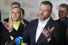 Prezident Peter Pellegrini a ministerka hospod&aacute;rstva Denisa Sakov&aacute;. FOTO: TASR/Martin Baumann