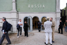 Exteri&eacute;r rusk&eacute;ho pavil&oacute;nu počas Ben&aacute;tskeho bien&aacute;le v Taliansku. FOTO: Reuters