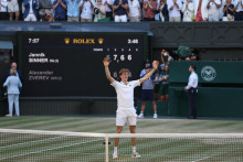 Tennis - Wimbledon - All England Lawn Tennis and Croquet Club, London, Britain - July 12, 2026 Italy&lsquo;s Jannik Sinner celebrates after winning his final match against Germany&lsquo;s Alexander Zverev REUTERS/Toby Melville FOTO: Toby Melville