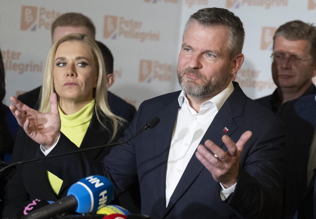 Prezident Peter Pellegrini a ministerka hospod&aacute;rstva Denisa Sakov&aacute;. FOTO: TASR/Martin Baumann